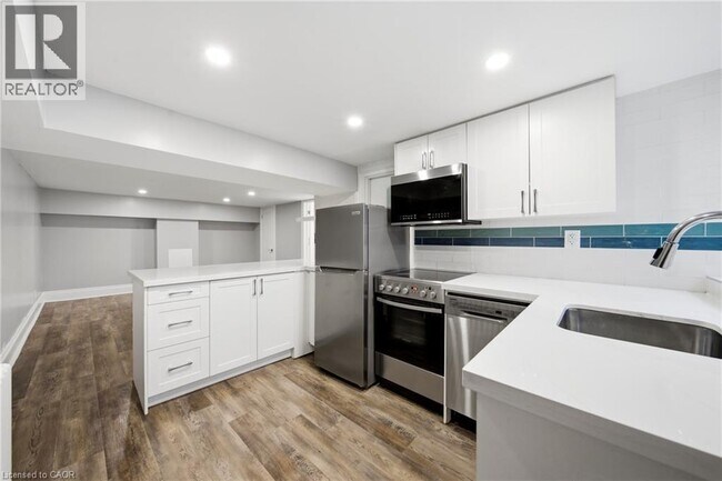 Photo - 1 Kingswood Rd Unit 3R