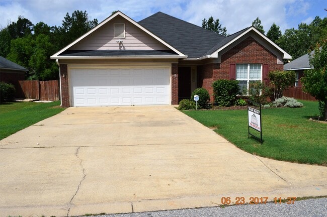 Building Photo - 8 Lincolnshire Ln