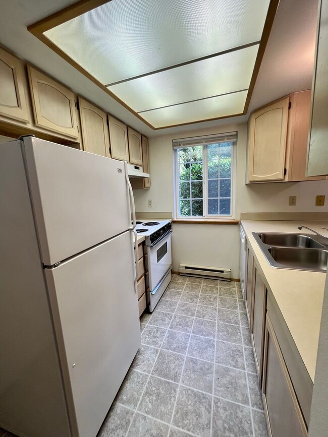 Photo - 1393 Bradley Ln Unit #D