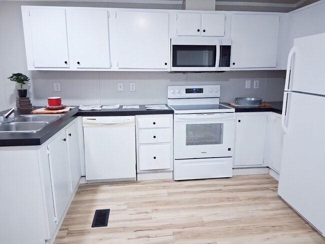 Photo - 16 Deerwood Park
