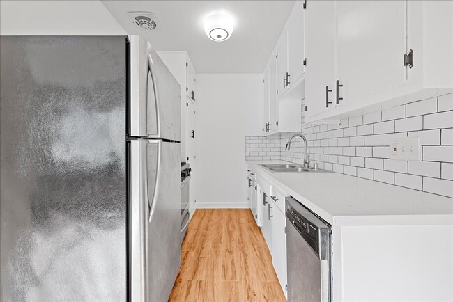 Photo - 6114 Cahuenga Blvd Unit 03
