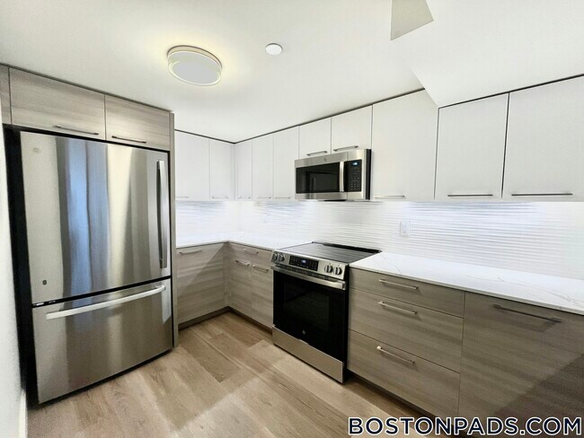 1079 Commonwealth Ave Unit 447