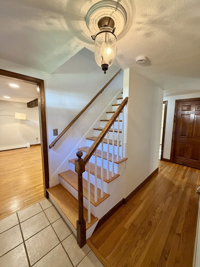 8 Robin Rd