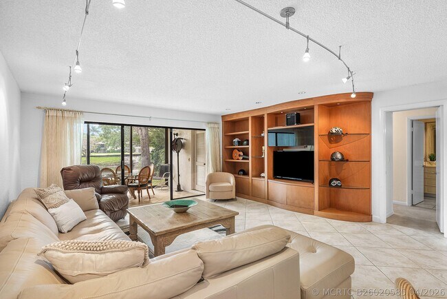 22 Westgate Ln Unit E