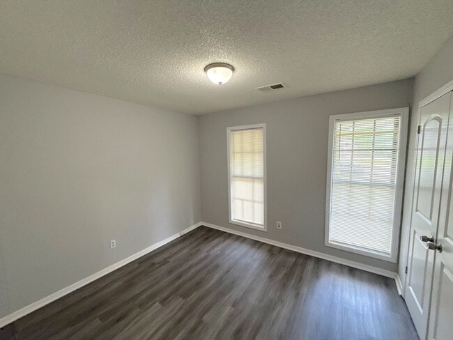 Photo - 7400 Isherwood Rd