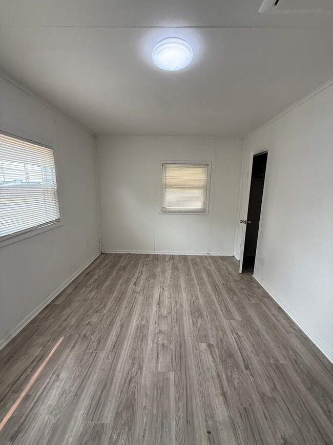 Photo - LEE/HARVARD 2 BED SINGLE HOME