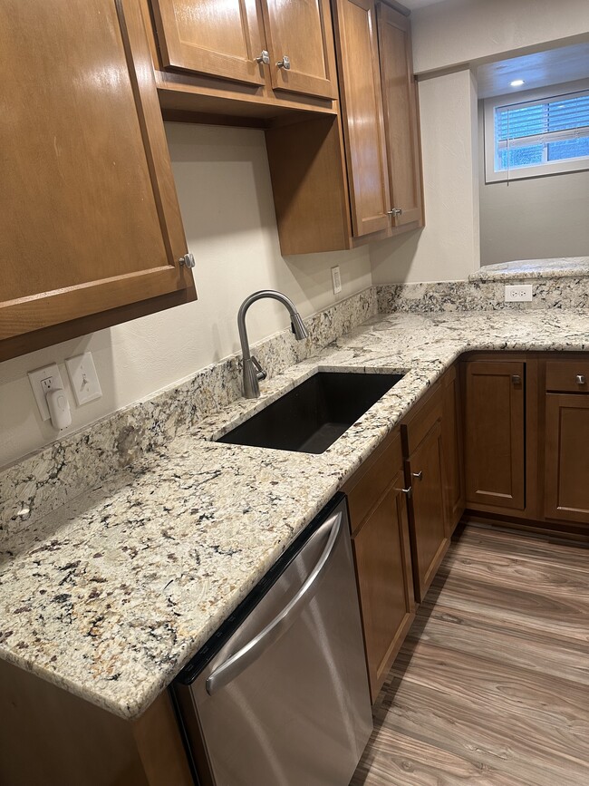 Photo - 705 Custer Ave Unidad B