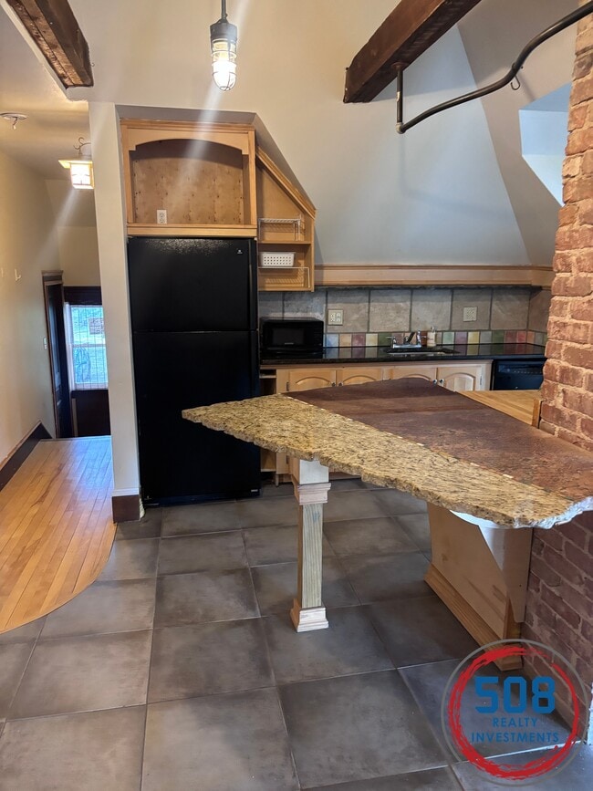 Photo - 667 Southbridge St Unit 3