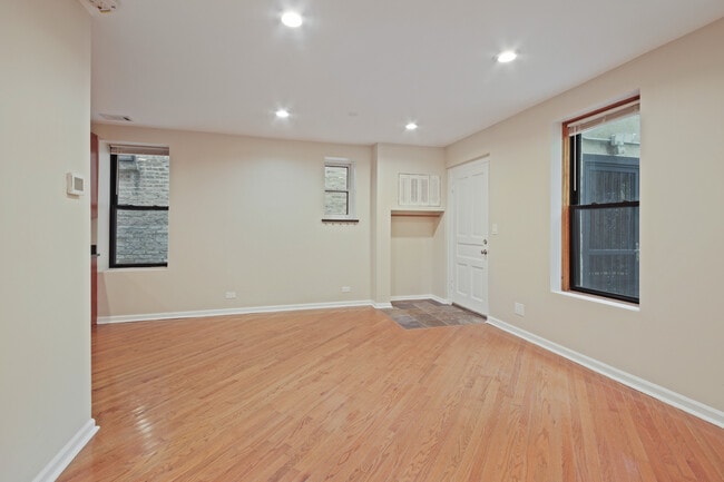 Photo - 1620 N Claremont Ave Unit G