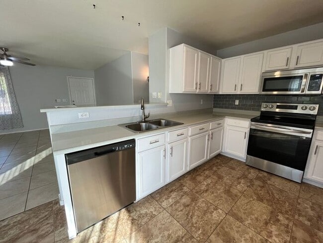 READY TO VIEW NOW! Gorgeous 3 Bed 2 Bath i... - READY TO VIEW NOW! Gorgeous 3 Bed 2 Bath i... House