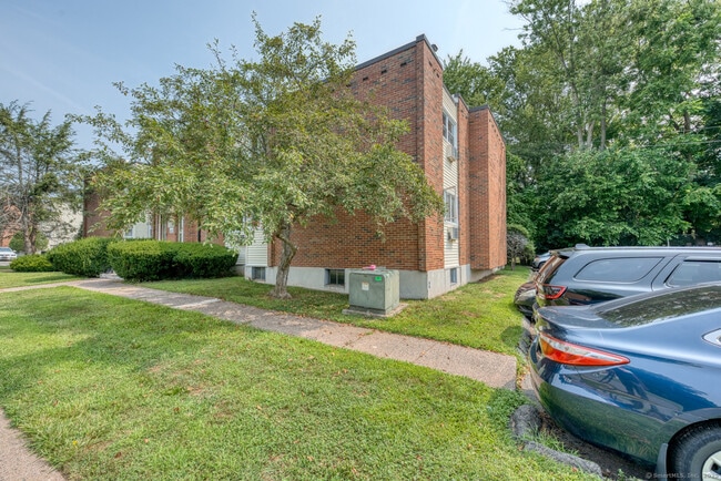 Photo - 20 Thompson Rd Unit APT A