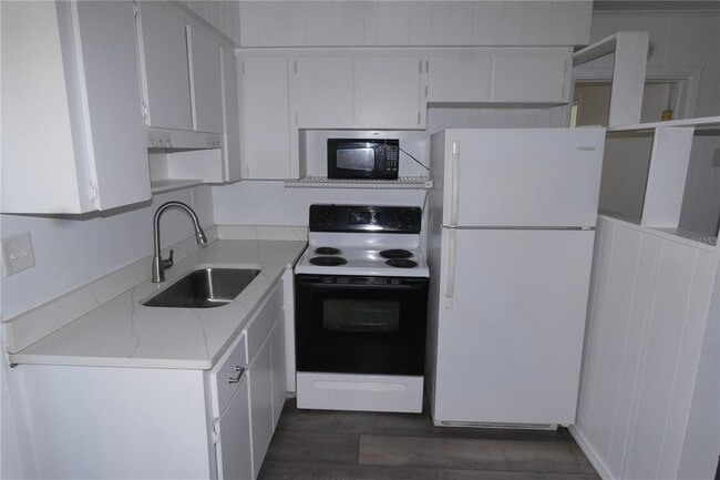 Photo - 6905 3rd St N