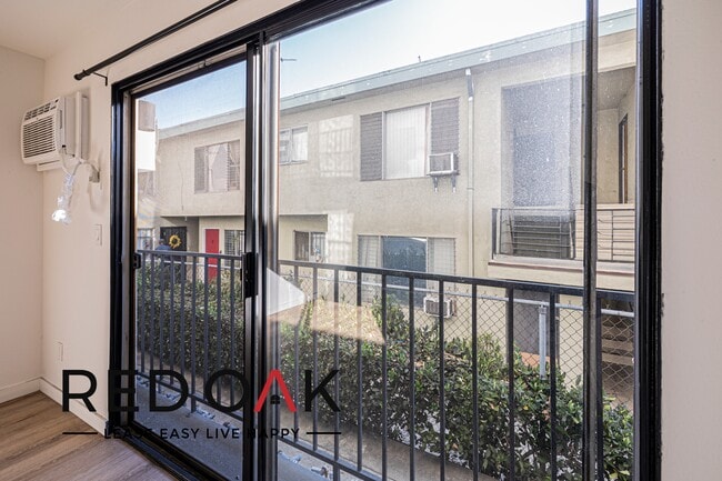 Photo - ~1 Month FREE~ Lovely, Spacious One Bedroo... Unidad 104