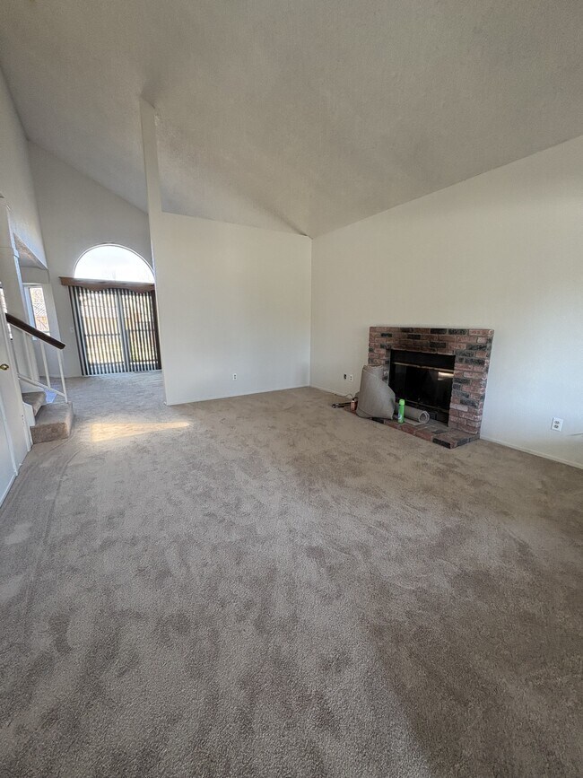 Photo - 499 Pollard Way