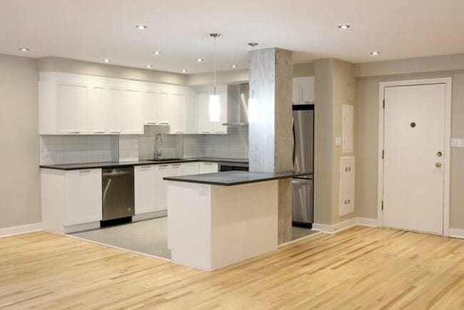 Building Photo - 3495 Rue de la Montagne Unit 607