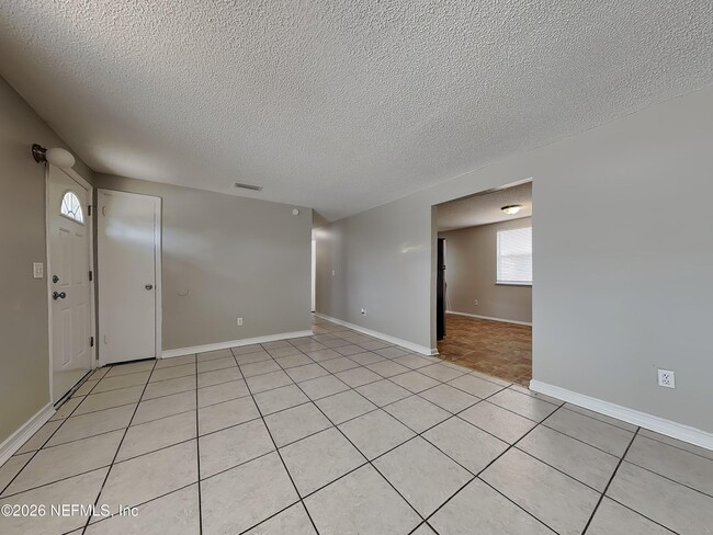 Photo - 11749 Kingfisher Ln E