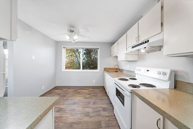 Photo - 2 bedroom 1 bath in Milwaukie!! 1st month free!