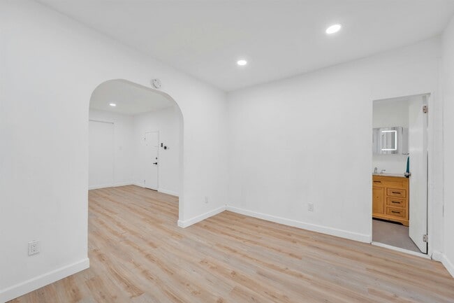 Building Photo - 110 34th St Unit #1