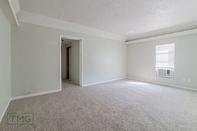 Photo - Spacious 2 Bed + Flex Space – Perfect Room...