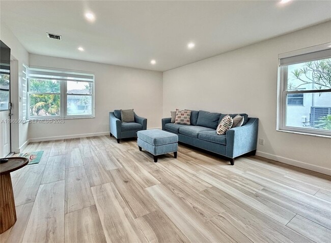 Photo - 222 SE 1st St Unidad E