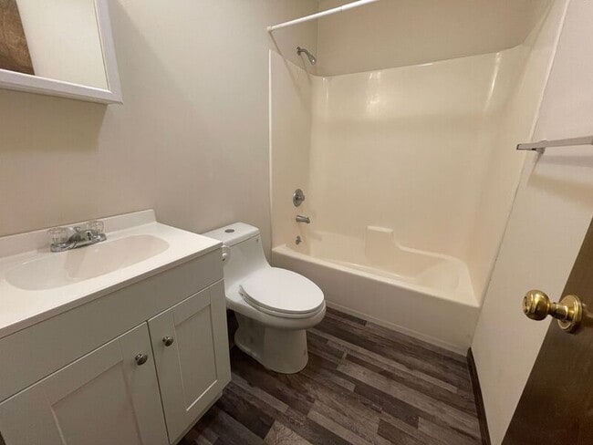 Photo - 1406 Magnolia W