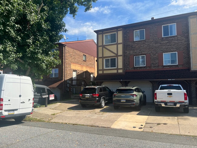Building Photo - 15139 Beverly Dr Unit A Rental