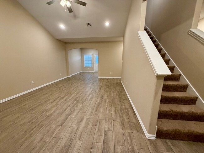 Photo - 6608 Leightyn Ln