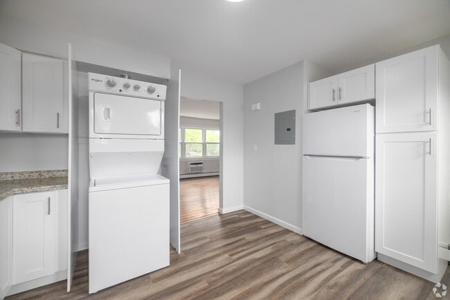 Photo - Pinewood Apartments