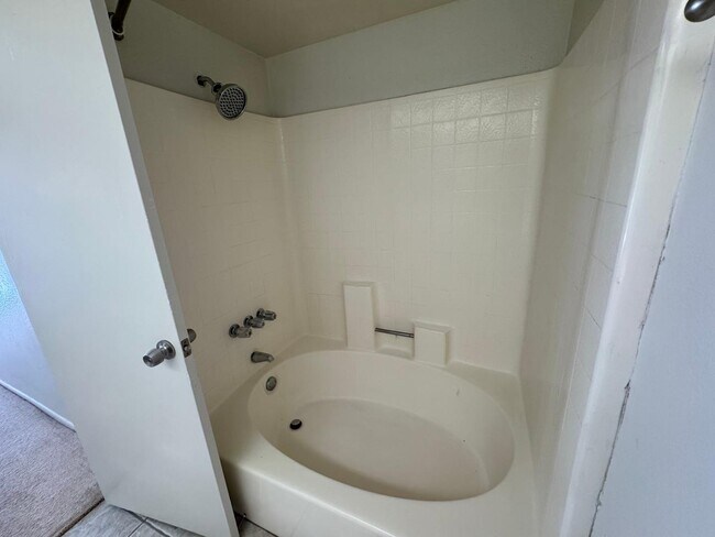 Photo - 1905 E University Dr Unidad B208