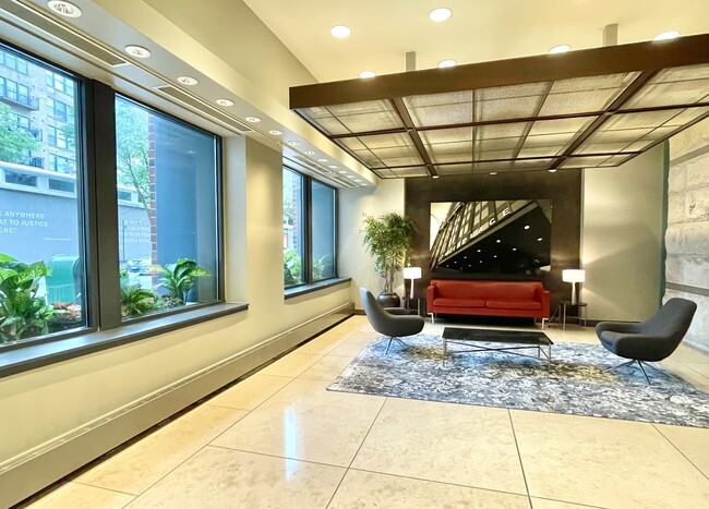 Photo - 600 N Kingsbury St Unidad 1006