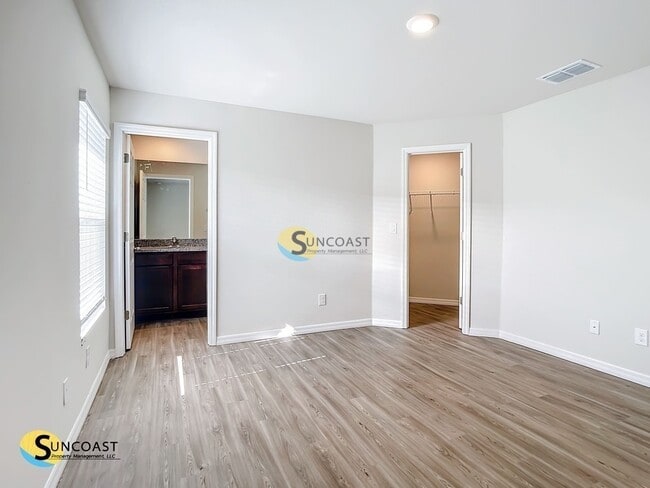 Photo - 27066 Adams St