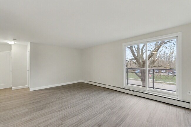 Photo - Elgin Woods Apartments