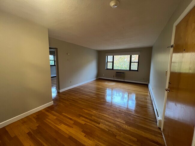 Photo - 266 Grove St Unidad #11 Rental