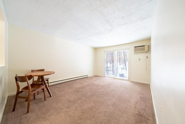 Building Photo - 1 Charleston Ave Unit 14