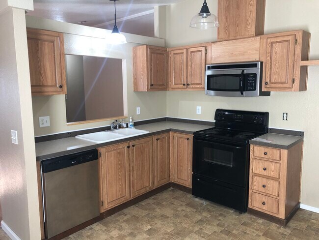 Photo - 167 W Rose St