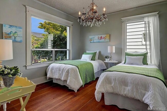 Photo - 902 N 77th St