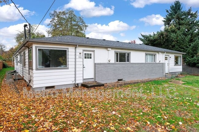 Building Photo - 8307 N Fowler Ave Unit Fowler Five 1