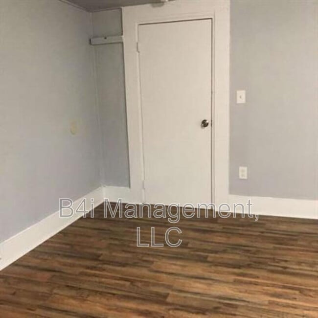 Photo - 70 W Smith Rd