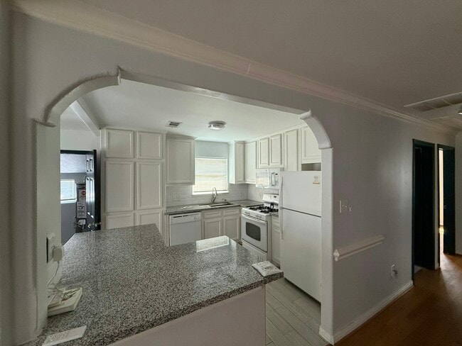 Photo - 615 Coral St