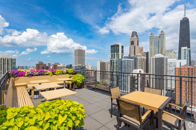 Photo - 100 West Chestnut Apartments