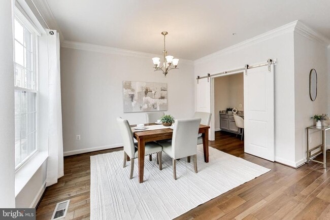 Photo - 517 Windboard Way