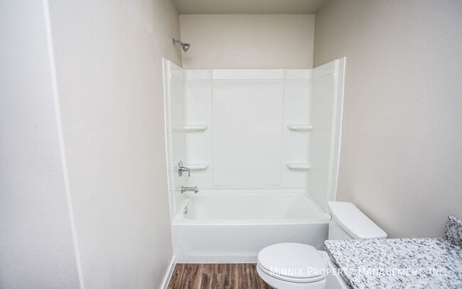 Photo - 1916 Langford Ave