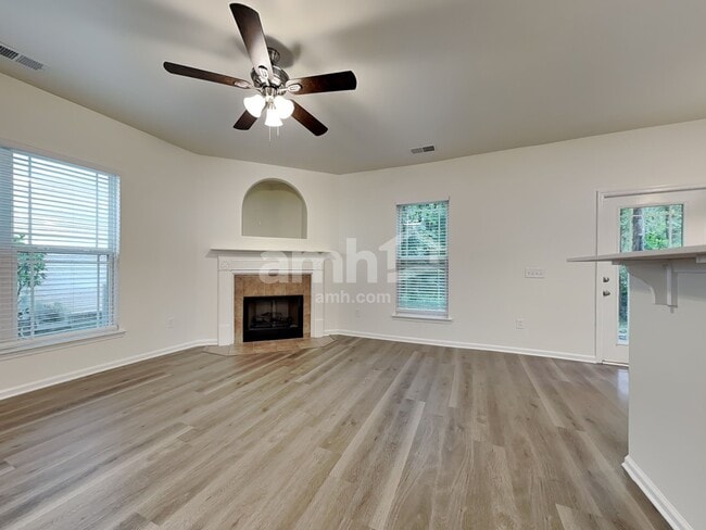 Photo - 220 Summer Hill Way