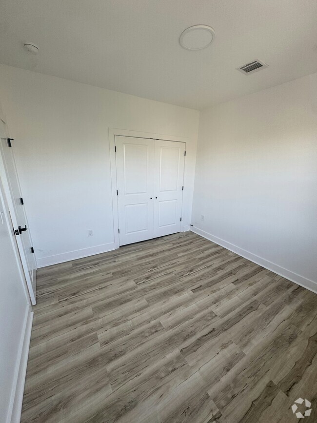 Building Photo - 263 Littleton Ave Rental