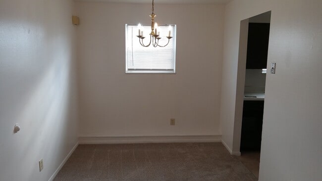 Dining area - 8049 Pippin Rd Unit A-5