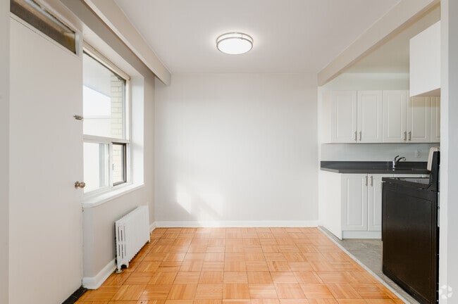 1BR, 1BA - 586SF - Dining Room