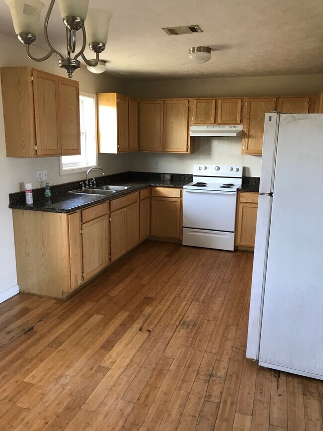 Photo - 716 Union St