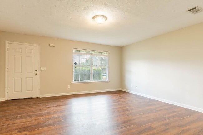 Photo - 752 Holland Ridge Dr