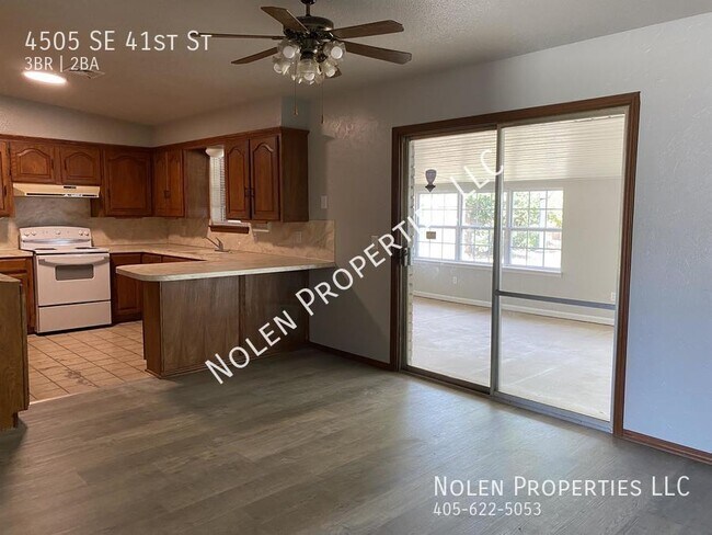 Photo - 4505 SE 41st St