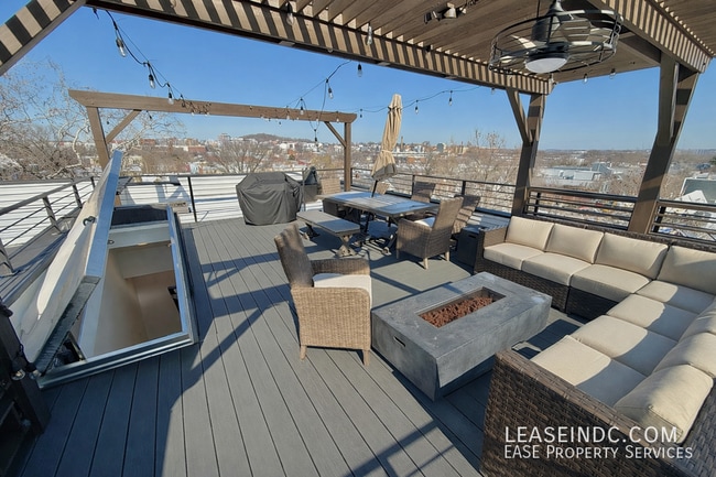 Photo - 1719 D St NE Unidad #2